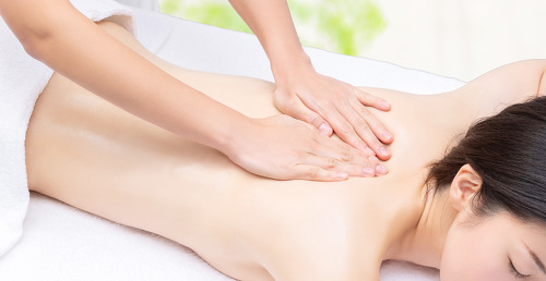 中日系楽々出張マッサージ ロゴ