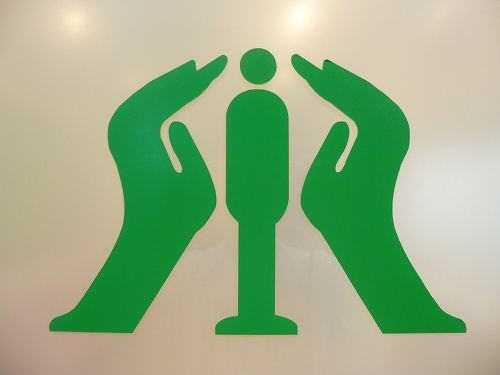 海南市の交通事故治療と小顔矯正の専門治療院　　山本鍼灸整骨院 ロゴ